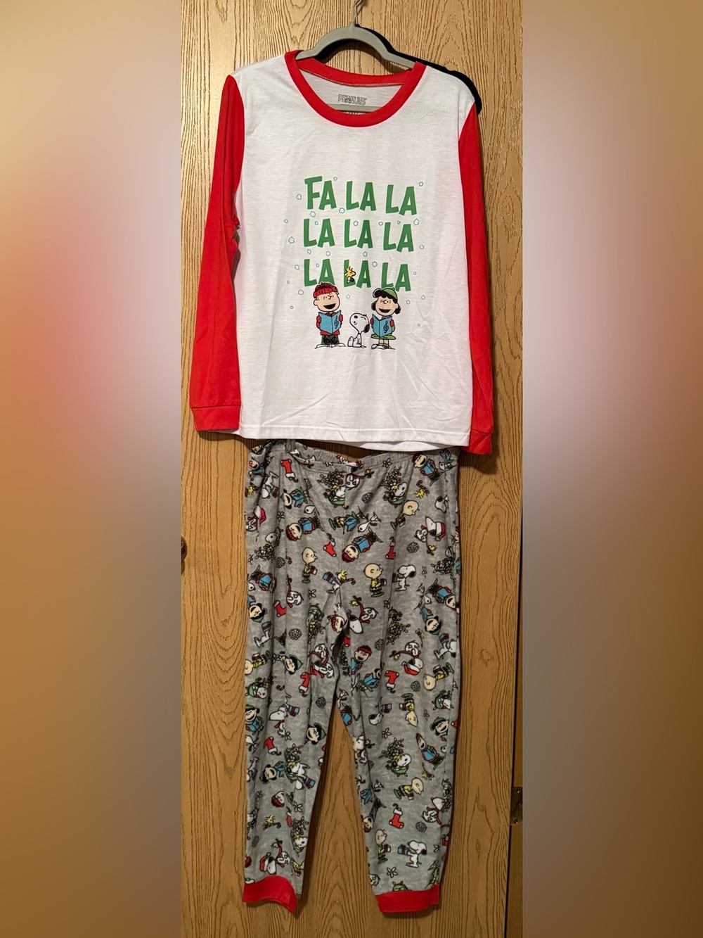 Women’s Peanuts Holiday Pajama Set